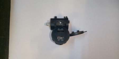 Гнездо USB со встроенным вольтметром фото